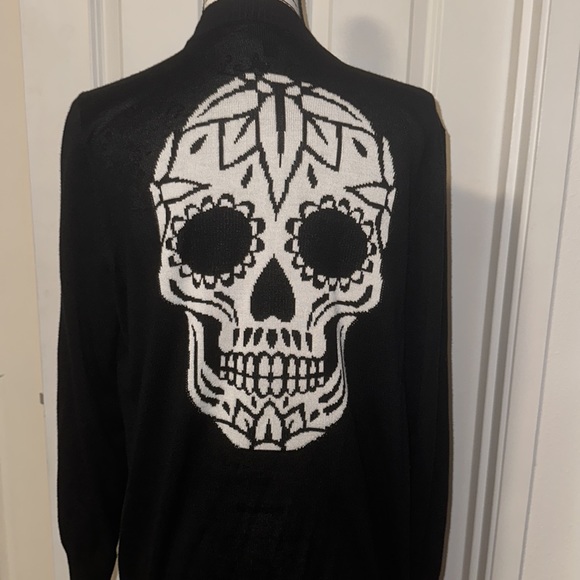 NWOT Torrid button down skull cardigan - Picture 4 of 10